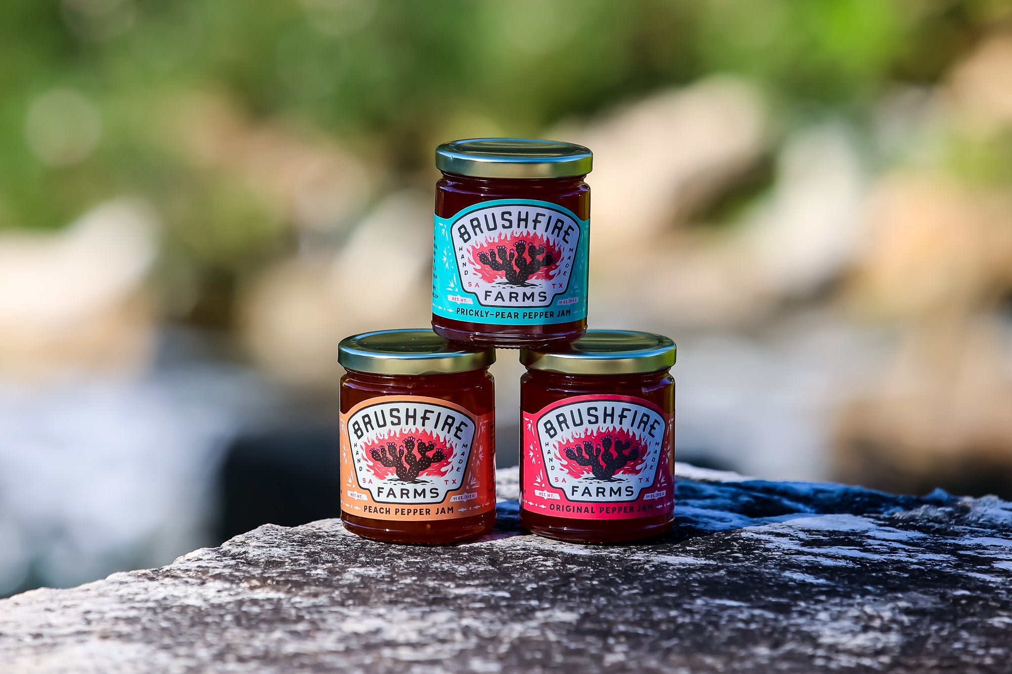 乾燥くるみ樹皮2gセット。　7-080 Three Amigos Gift Box | Original Chile Pequin Jam, Peach & Prickly